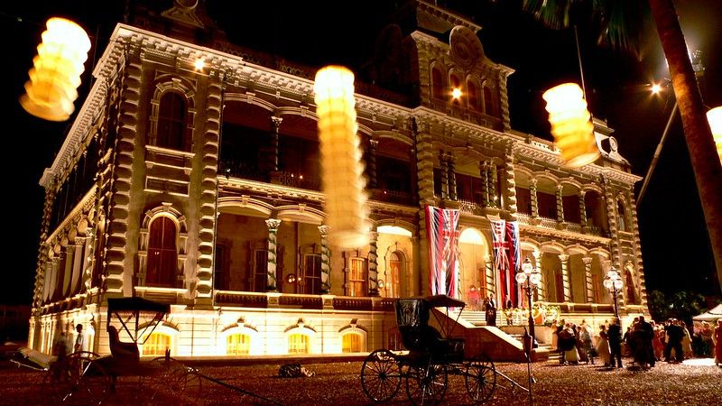 Iolani Palace at night in Hawai'i